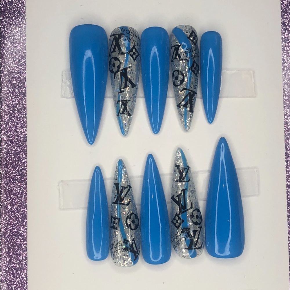 Press on nails